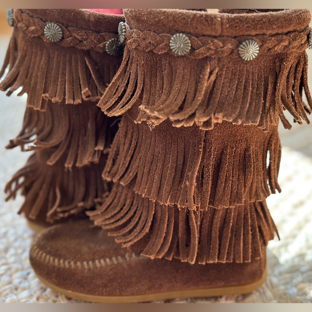 Minnetonka 3-Layer Fringe Bohemian Girls Leather Moccasin Boots Size 10 - Picture 1 of 14